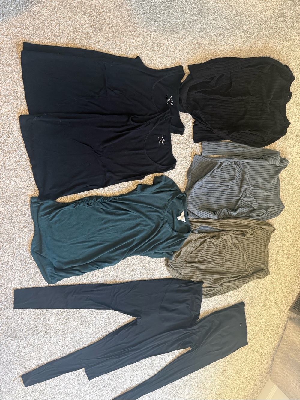 small/medium maternity clothes - Picture 2 of 2